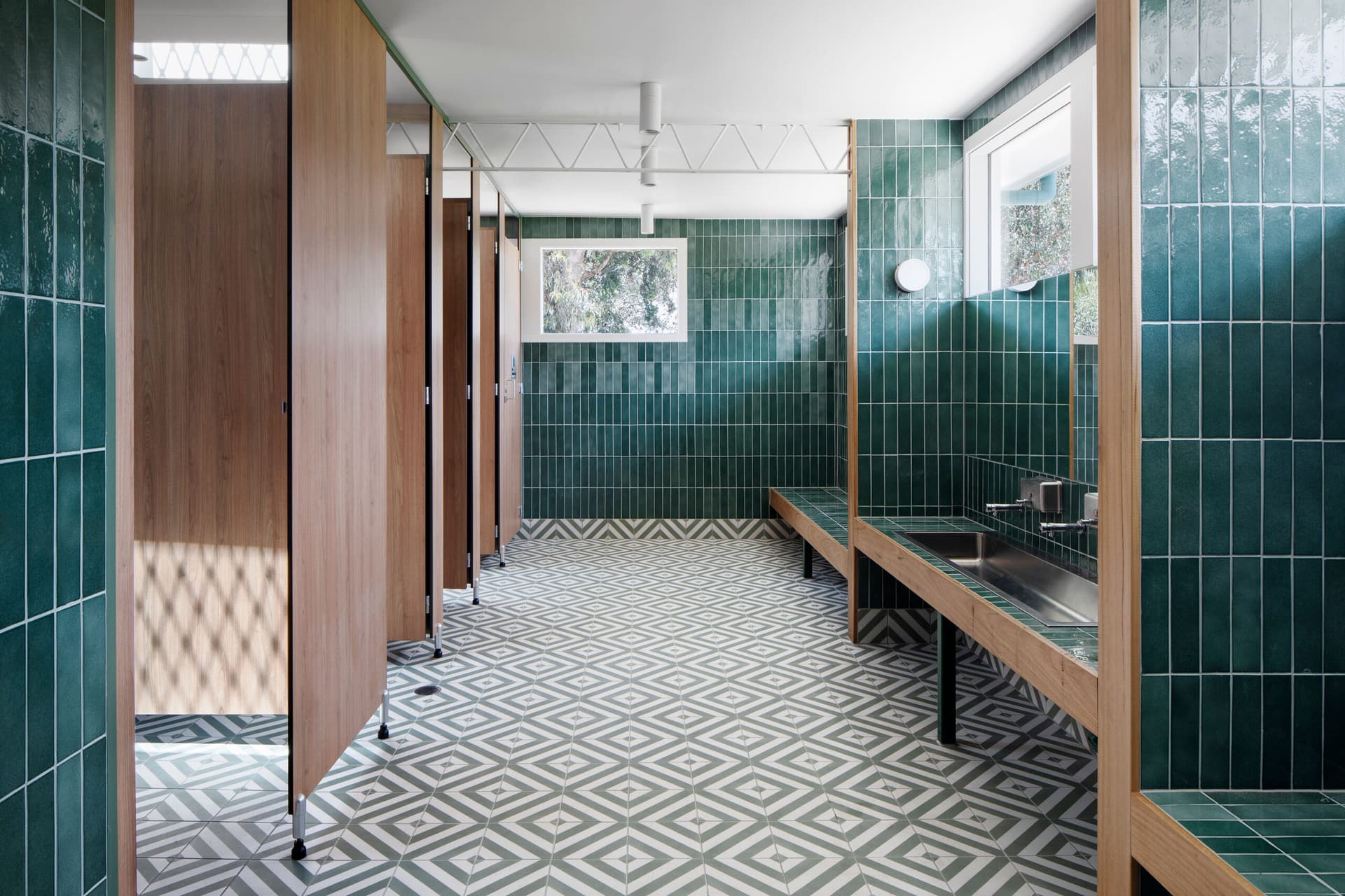 Gym Changeroom & Locker Room Design Ideas and Tips - CUBISPEC